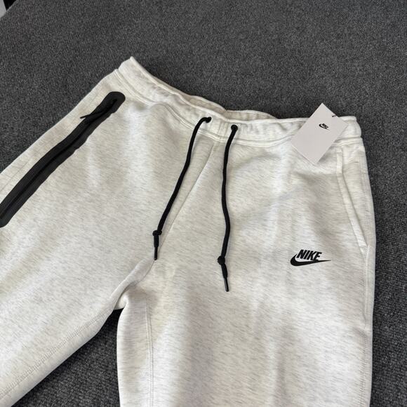 Nike Sportswear Tech Fleece Joggers Pants Men’s XL Birch White FB8002-051 NWT - Picture 1 of 9